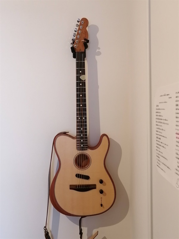 Fender USA American Acoustasonic Telecaster (Natural)の画像